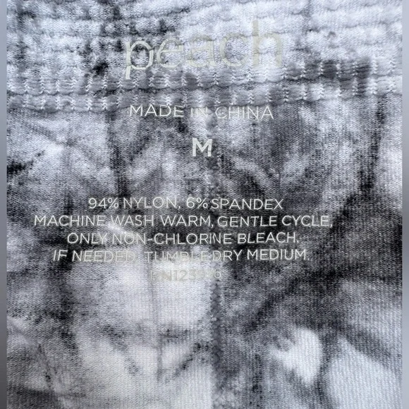 Peach leggings with compression at waist and sides. Size M. Black & white marble - Picture 4 of 7